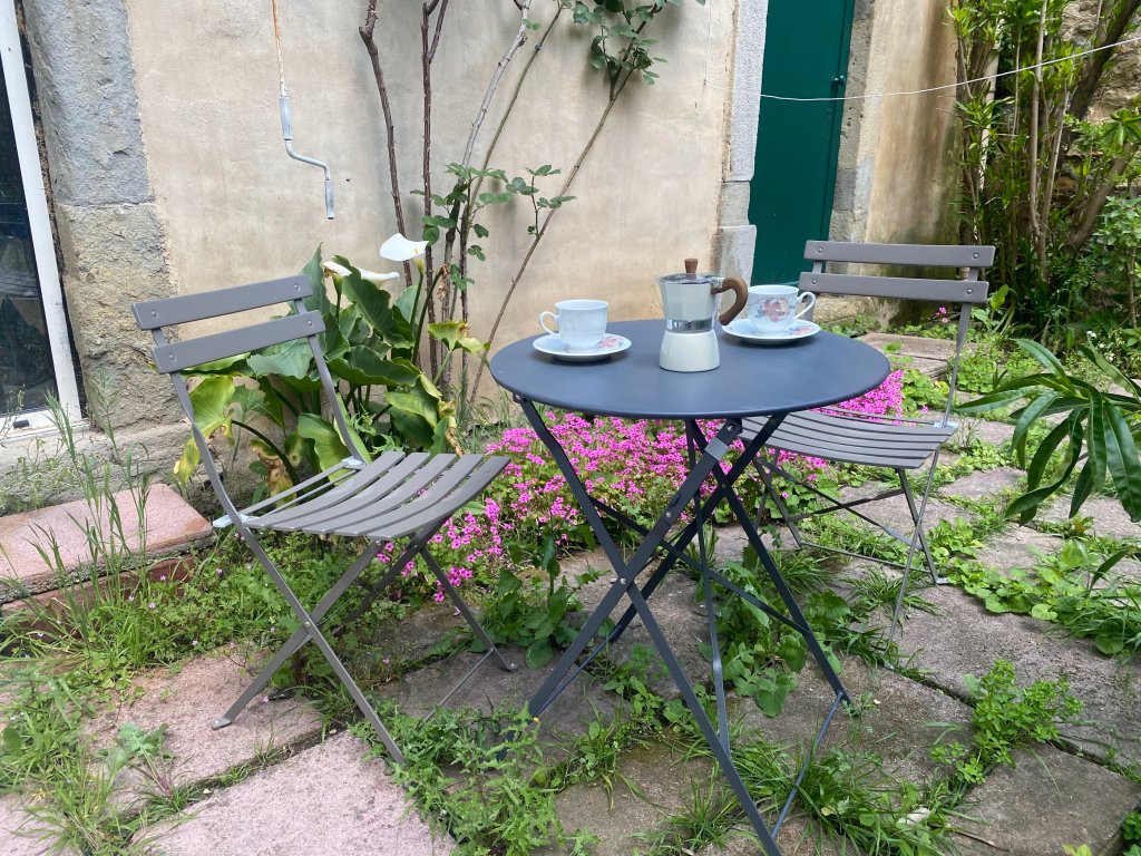 Hosting Challenges: How I Turn Difficult Guests into Positive&nbsp;Experiences